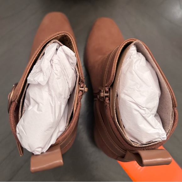 VIONIC Tenley Women's Mid Shaft Ankle Boot - Picture 8 of 13